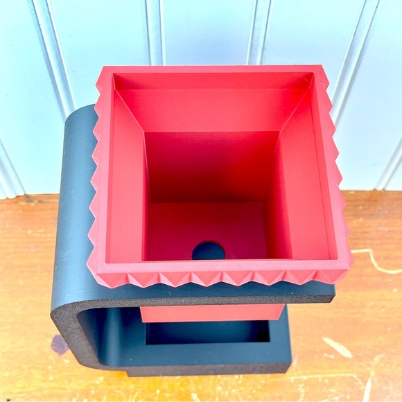 The Daka Planter with Stand, Indoor Flower Pot, Succulent - Picture 3 of 10